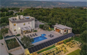 Stunning Home In Poljica With Jacuzzi